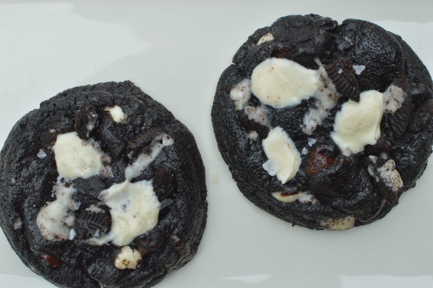 Midnight Cookies and Cream Cookie